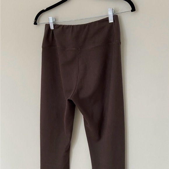 Aritzia Daria Pant Vegan Suede Leggings in Brown Taupe
Suede size Medium - Picture 6 of 7